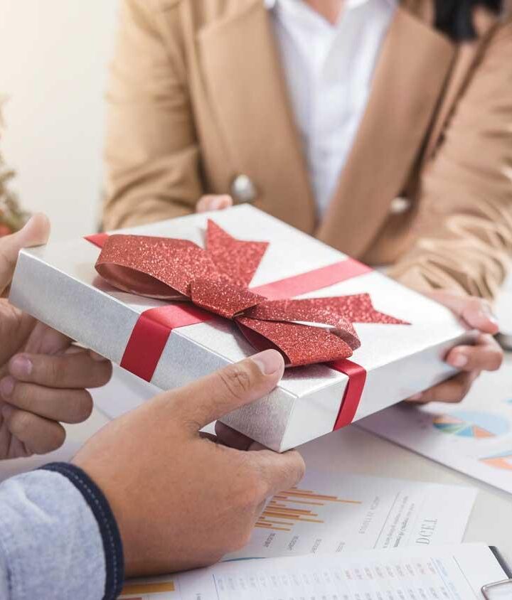 Fünf Mitarbeitergeschenke, die jeden Firmenevent toppen